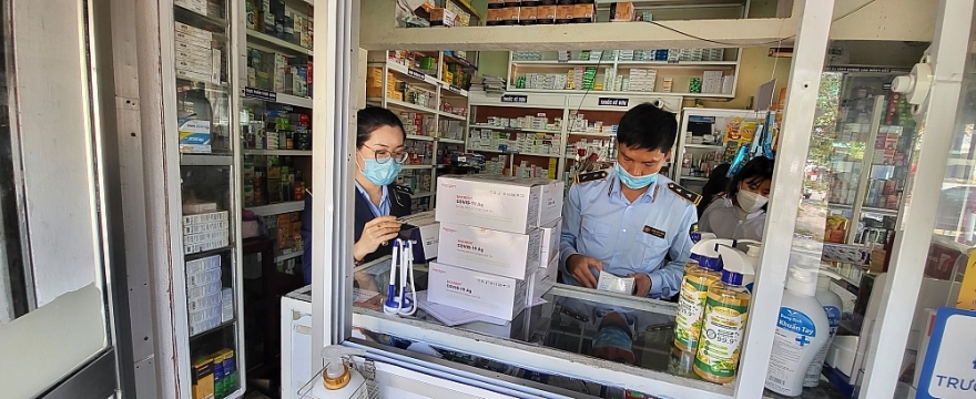 Quảng Bình: Liên tiếp phát hiện, xử lý các hành vi vi phạm trong kinh doanh kit test nhanh Covid-19