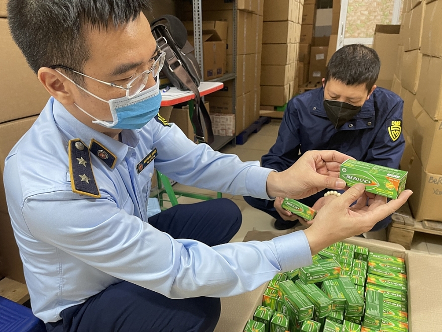 Gần 29.000 hộp Vitamin BEEROCAC+ có dấu hiệu xâm phạm quyền của Bayer Consumer Care AG bị Quản lý thị trường Hà Nội thu giữ