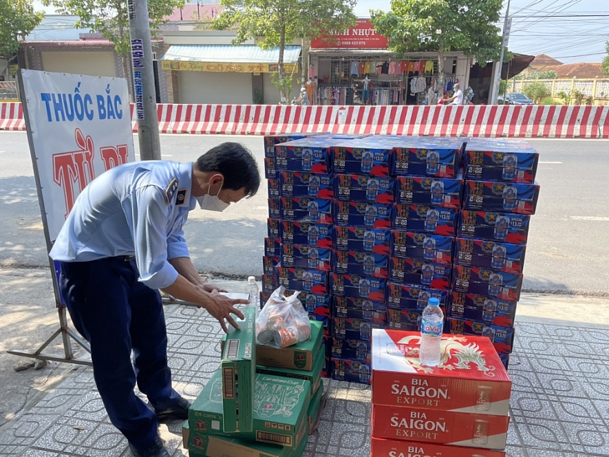 Phát hiện, xử lý hàng loạt vụ kinh doanh bia nhập lậu trên địa bàn Tây Ninh