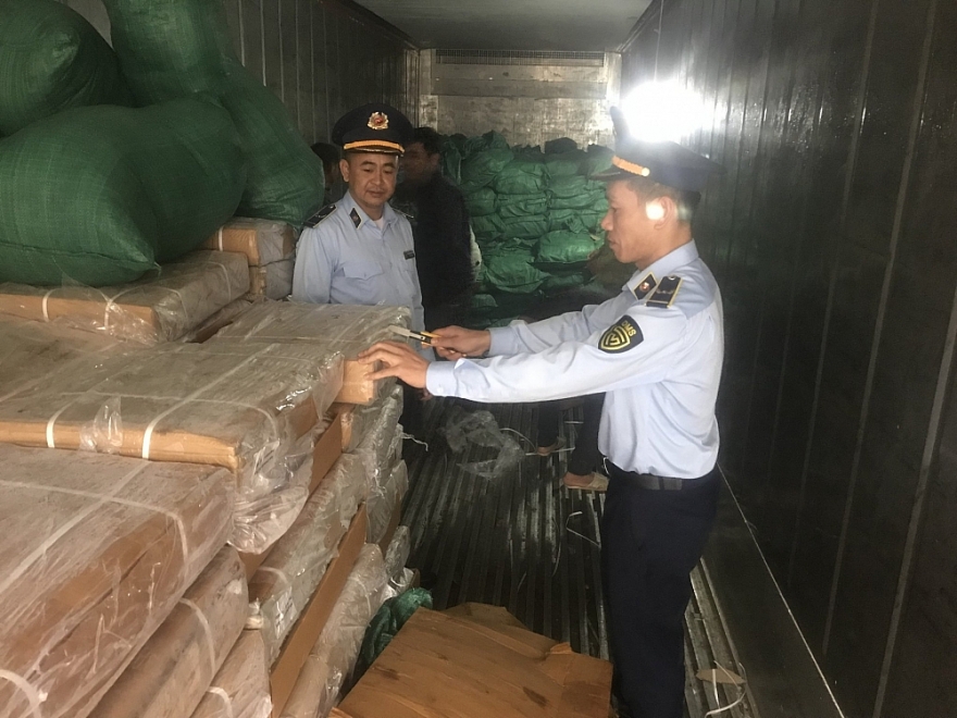 Lạng Sơn: Ngăn chặn xe tải vận chuyển gần 10 tấn thịt trâu không rõ nguồn gốc xuất xứ