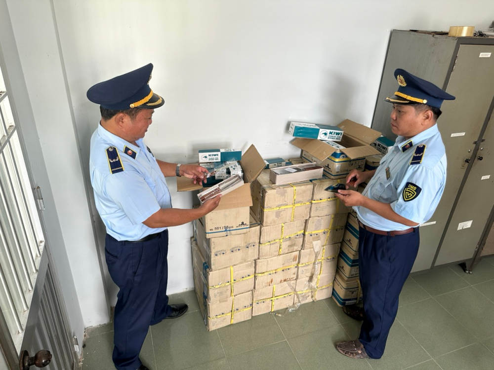 Tạm giữ trên 8.000 cây dao xuất xứ Thái Lan