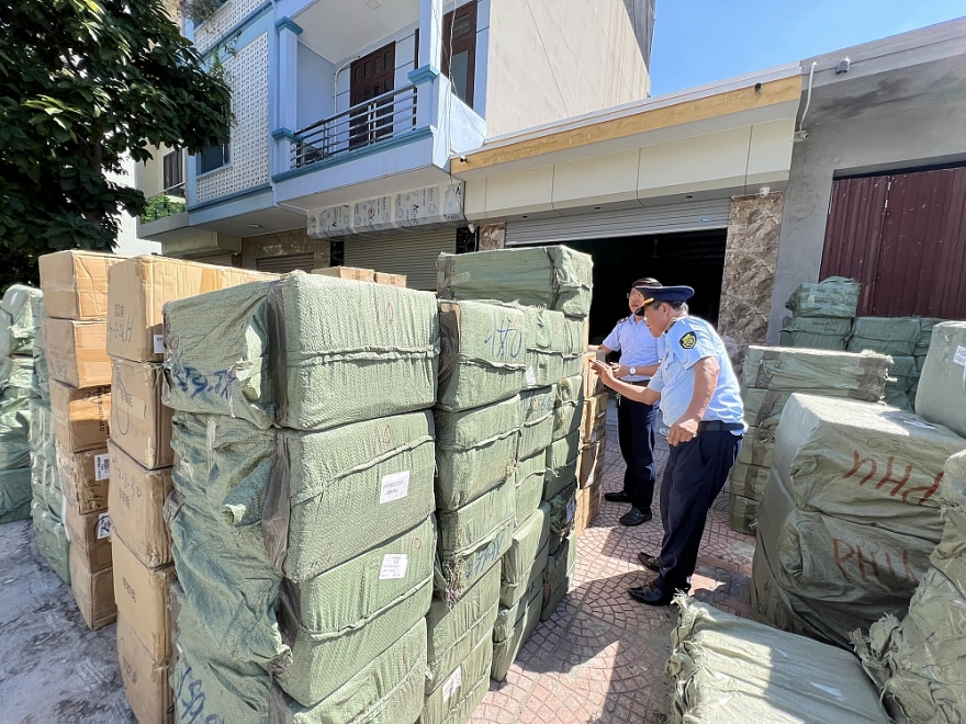 Kiên quyết bài trừ mỹ phẩm giả, kém chất lượng lưu thông trên thị trường Kiên quyết bài trừ mỹ phẩm giả, kém chất lượng lưu thông trên thị trường