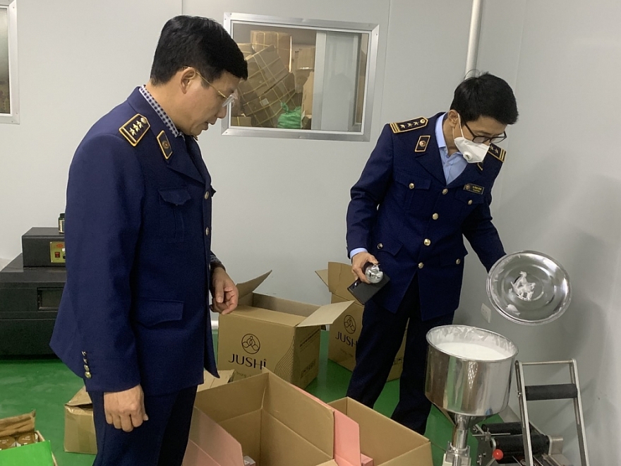 Kiên quyết bài trừ mỹ phẩm giả, kém chất lượng lưu thông trên thị trường Kiên quyết bài trừ mỹ phẩm giả, kém chất lượng lưu thông trên thị trường