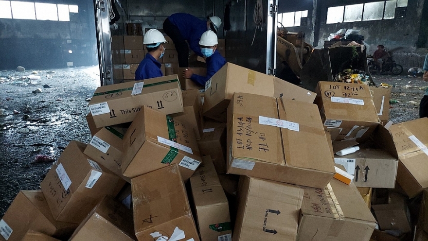 Kiên quyết bài trừ mỹ phẩm giả, kém chất lượng lưu thông trên thị trường Kiên quyết bài trừ mỹ phẩm giả, kém chất lượng lưu thông trên thị trường