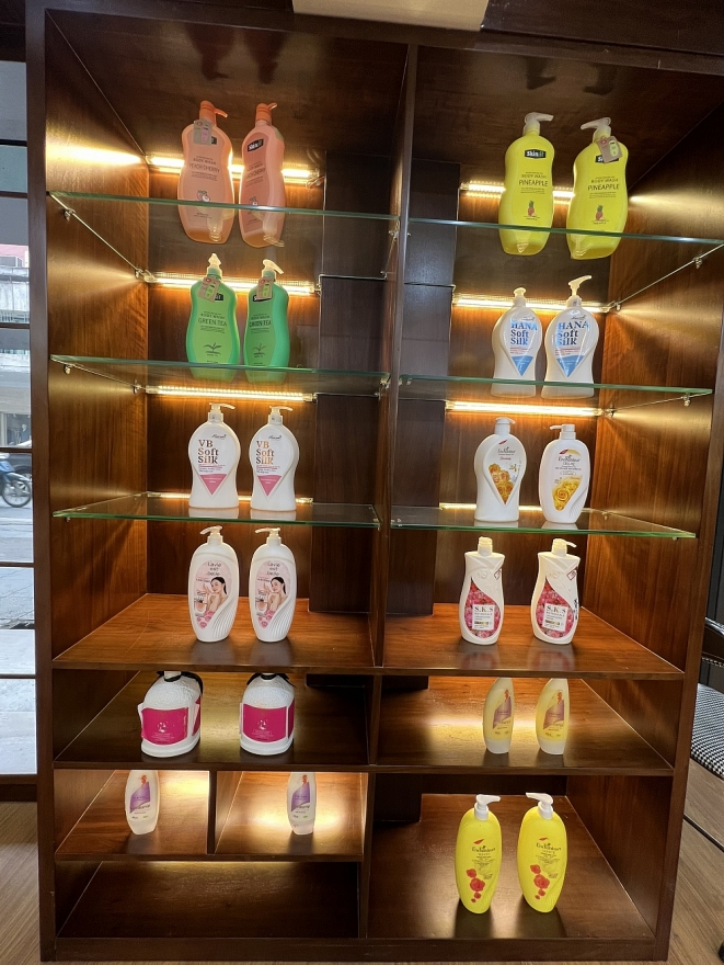 Kiên quyết bài trừ mỹ phẩm giả, kém chất lượng lưu thông trên thị trường Kiên quyết bài trừ mỹ phẩm giả, kém chất lượng lưu thông trên thị trường