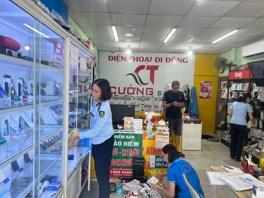 Bình Thuận: Tạm giữ trên 4.000 sản phẩm phụ kiện điện thoại không có hóa đơn chứng từ