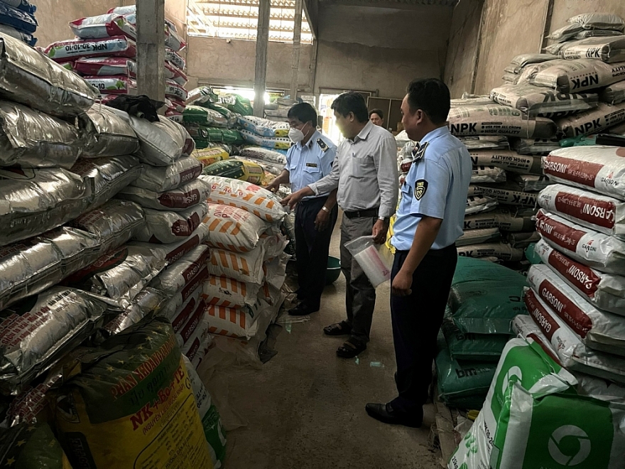Tiền Giang: Phát hiện 01 cơ sở có nhiều hành vi vi phạm trong kinh doanh phân bón