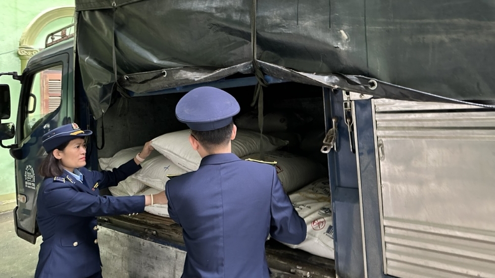 Phát hiện, tạm giữ 3 tấn đường trắng không có hóa đơn chứng từ