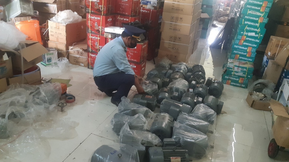 Tịch thu hàng chục motor nhập lậu đã qua sử dụng tại Tiền Giang