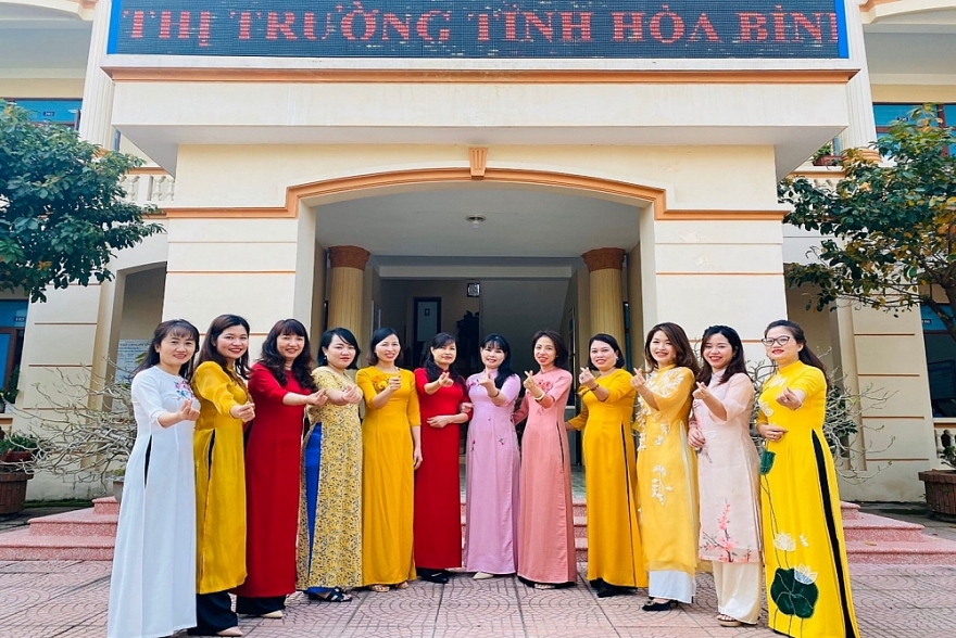 Cục QLTT tỉnh Hoà Bình hưởng ứng “Tuần lễ áo dài”