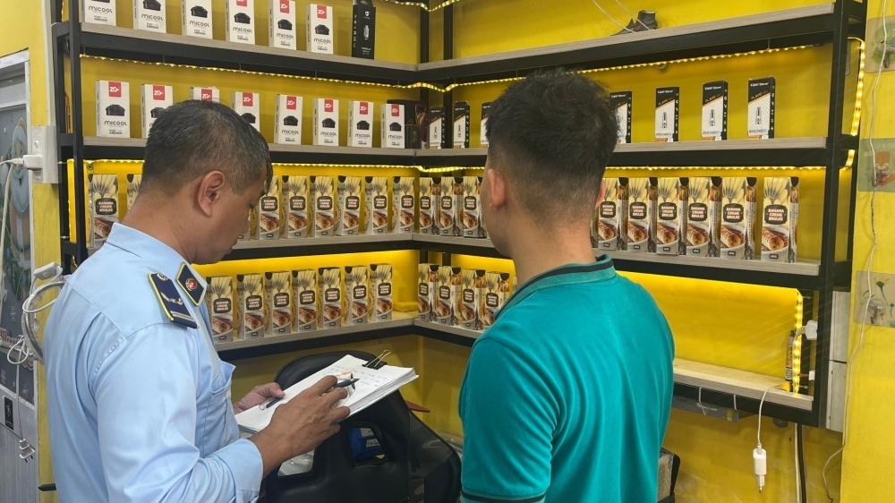 TP.HCM: Kiểm tra và thu giữ hàng trăm sản phẩm thuốc lá điện tử