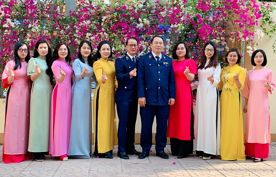 Phụ nữ Quản lý thị trường Sơn La hưởng ứng “Tuần lễ áo dài” năm 2024