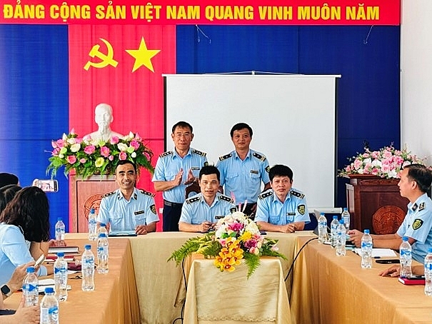 Cục QLTT tỉnh Kon Tum ký cam kết thực hiện trách nhiệm người đứng đầu đơn vị năm 2024