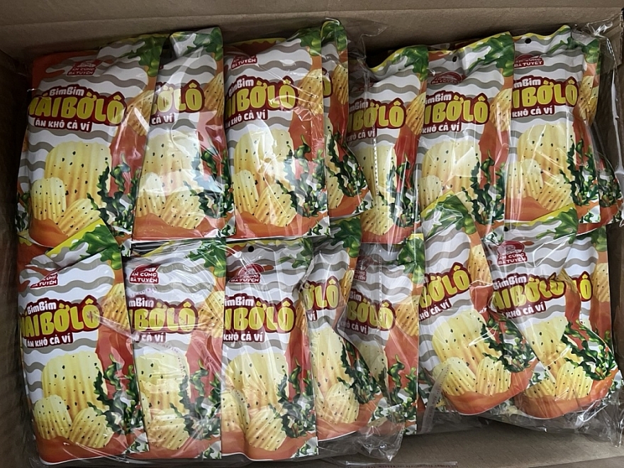 Thu giữ 7.000 sản phẩm giả mạo nhãn hiệu “Ăn cùng bà Tuyết” Thu giữ 7.000 sản phẩm giả mạo nhãn hiệu “Ăn cùng bà Tuyết”