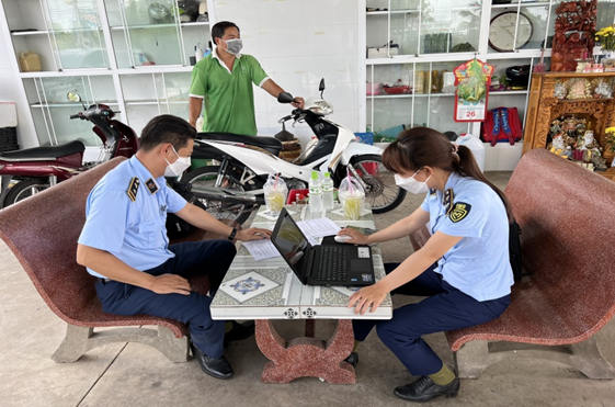 Xử phạt 50 triệu đồng DN sử dụng giấy chứng nhận cửa hàng đủ điều kiện bán lẻ xăng dầu hết hiệu lực Xử phạt 50 triệu đồng DN sử dụng giấy chứng nhận cửa hàng đủ điều kiện bán lẻ xăng dầu hết hiệu lực