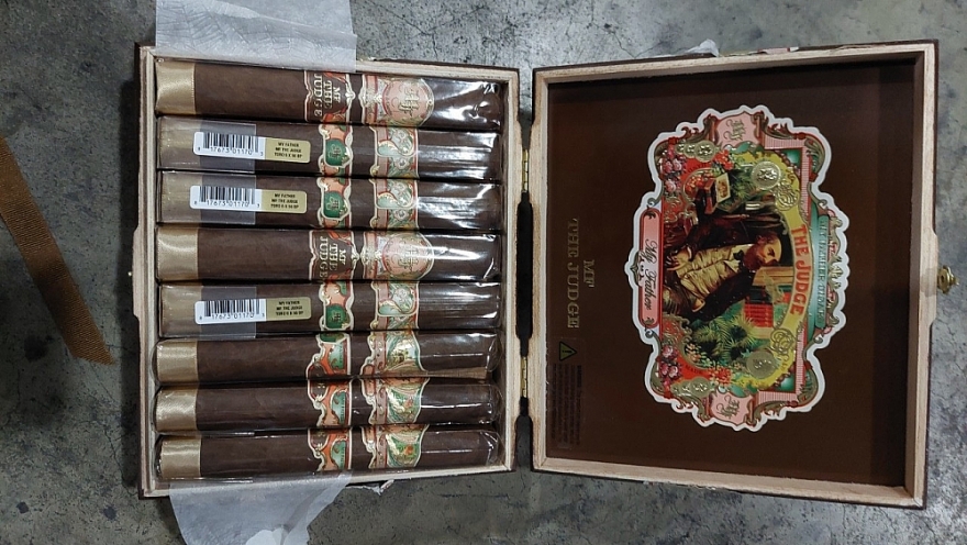 Thu giữ gần 7.000 điếu Xì gà ngoại nhập tại điểm kinh doanh thuộc Công ty TNHH Một Thành Viên Logistics Viettel