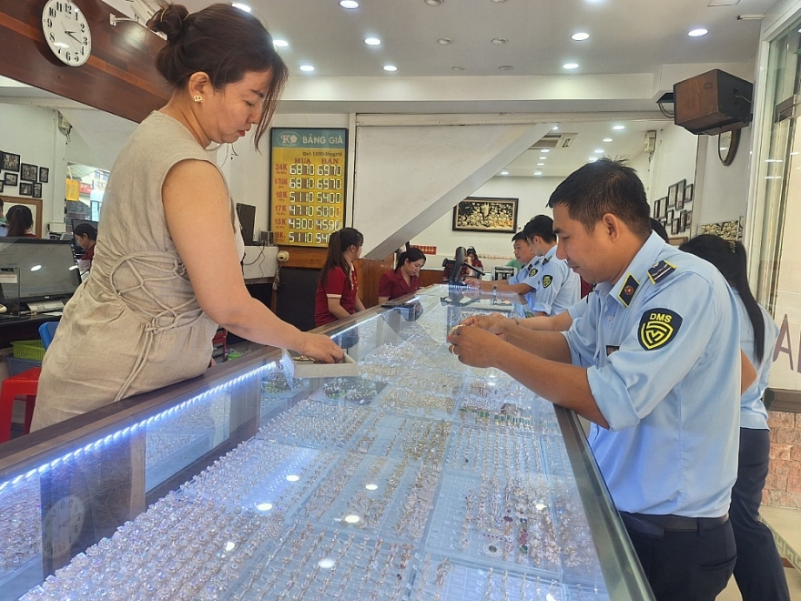 Tạm giữ nhiều kim loại vàng không rõ nguồn gốc tại Chi nhánh doanh nghiệp tư nhân Kim Mai Tạm giữ nhiều kim loại vàng không rõ nguồn gốc tại Chi nhánh doanh nghiệp tư nhân Kim Mai