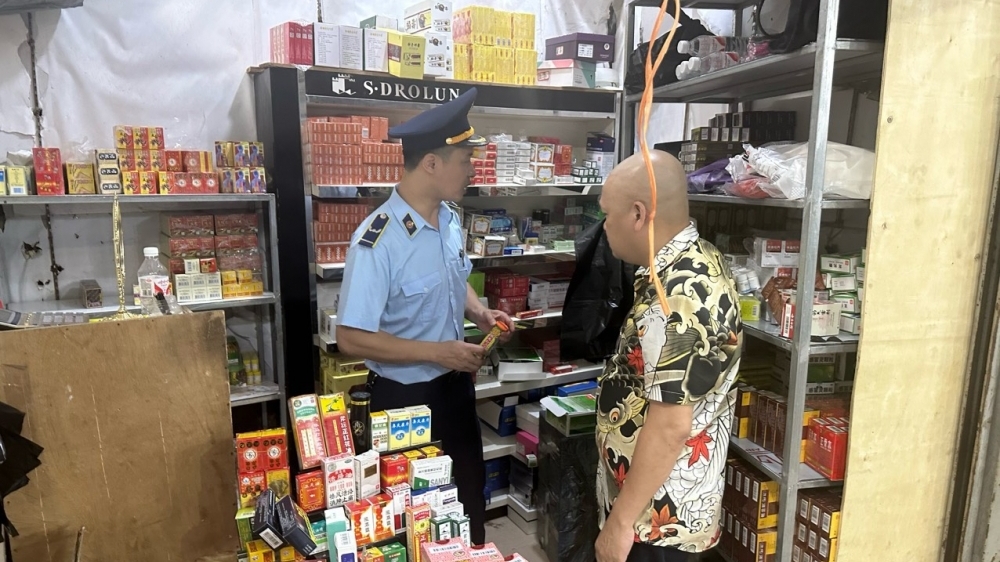 Quảng Ninh: Phát hiện, thu giữ hơn 2.000 sản phẩm thuốc tân dược nhập lậu tại Chợ Trung tâm Móng Cái