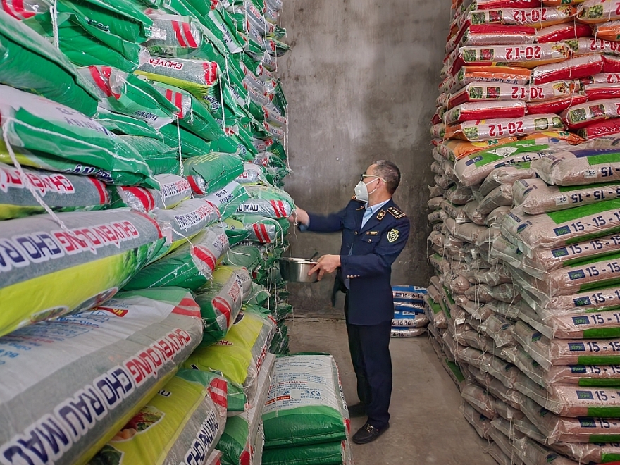 Phát hiện, xử lý 03 cơ sở buôn bán phân bón giả trên địa bàn Hưng Yên