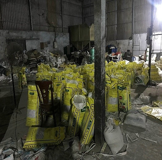 Kết thúc thời gian đình chỉ hoạt động 05 ngày, cơ sở kinh doanh phân bón tại An Giang tiếp tục tái phạm và bị xử lý