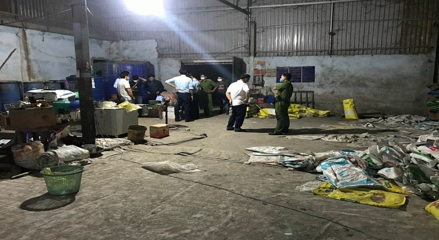 Kết thúc thời gian đình chỉ hoạt động 05 ngày, cơ sở kinh doanh phân bón tại An Giang tiếp tục tái phạm và bị xử lý