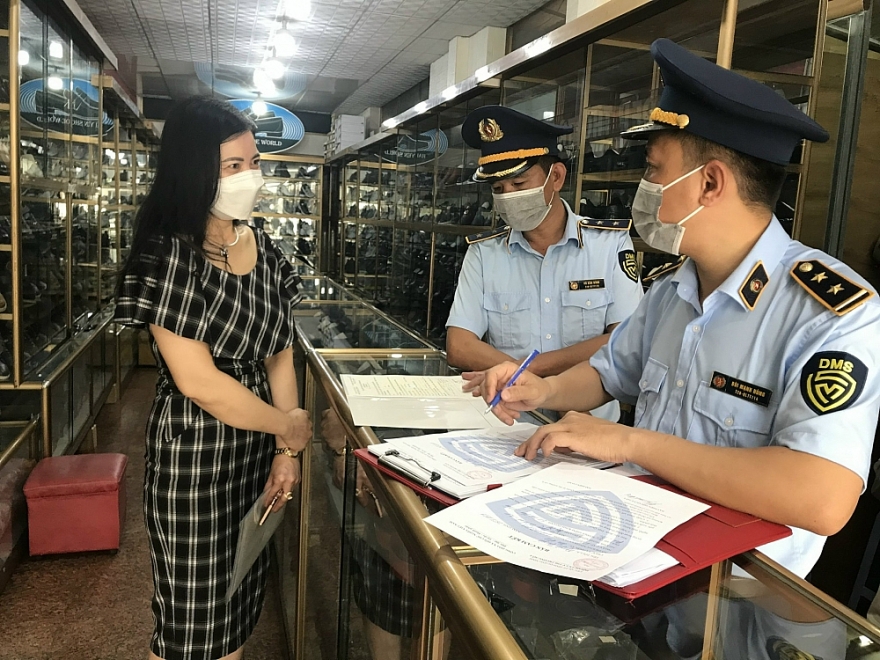 QLTT Quảng Ninh: Tăng cường công tác tuyên truyền, ký cam kết và xử lý vi phạm về niêm yết giá hàng hoá dịch vụ tại TP Móng Cái