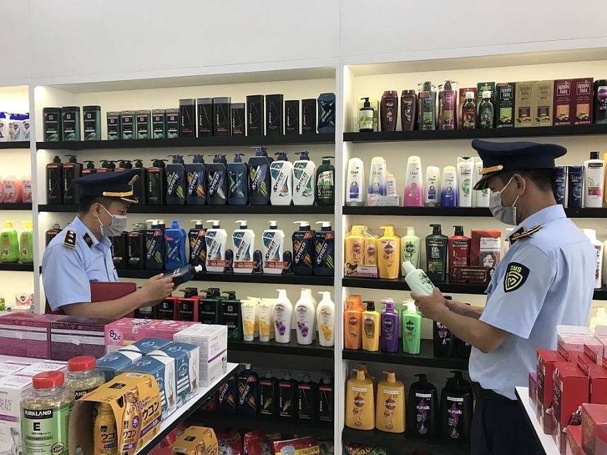 QLTT Quảng Ninh: Tăng cường công tác tuyên truyền, ký cam kết và xử lý vi phạm về niêm yết giá hàng hoá dịch vụ tại TP Móng Cái