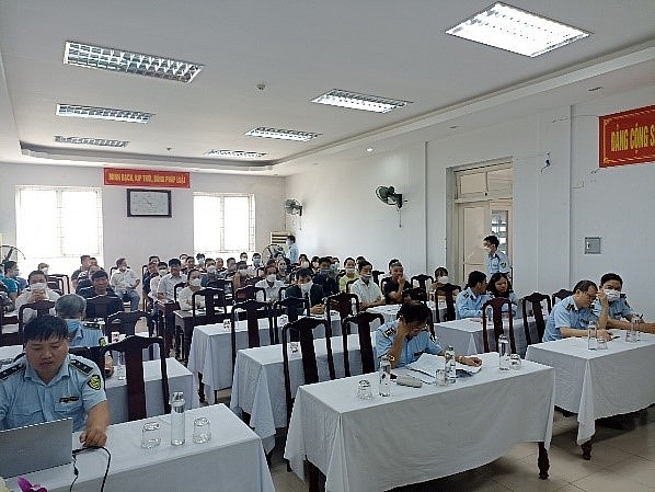 Tuyên truyền, phổ biến, ký cam kết chấp hành các quy định của pháp luật trong kinh doanh phụ tùng ô tô, xe máy tại Thừa Thiên Huế Tuyên truyền, phổ biến, ký cam kết chấp hành các quy định của pháp luật trong kinh doanh phụ tùng ô tô, xe máy tại Thừa Thiên Huế