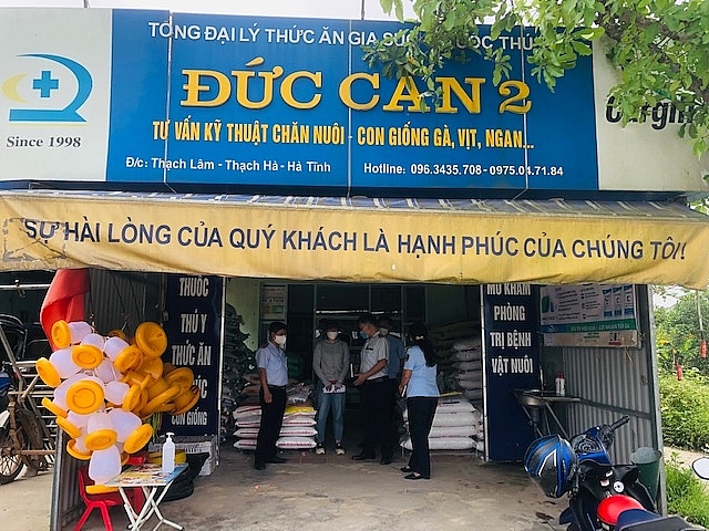 Cục QLTT Hà Tĩnh phối hợp kiểm tra, giám sát hàng hoá vật tư nông nghiệp