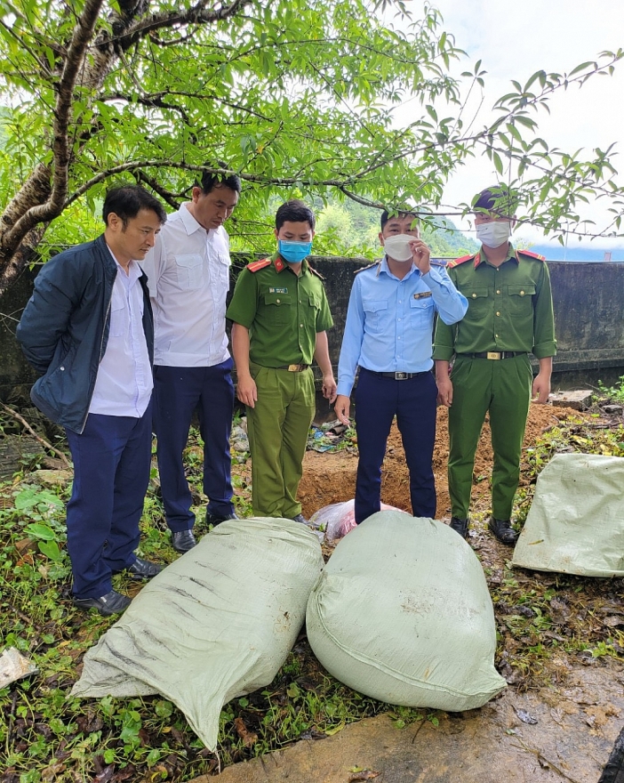 Lai Châu: Ngăn chặn 250kg nội tạng động vật không rõ nguồn gốc Lai Châu: Ngăn chặn 250kg nội tạng động vật không rõ nguồn gốc