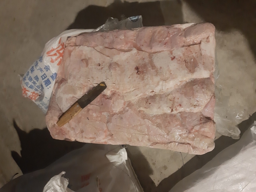 Ngăn chặn 01 tấn nầm lợn đang biến đổi chất, bốc mùi hôi thối qua địa bàn Lạng Sơn