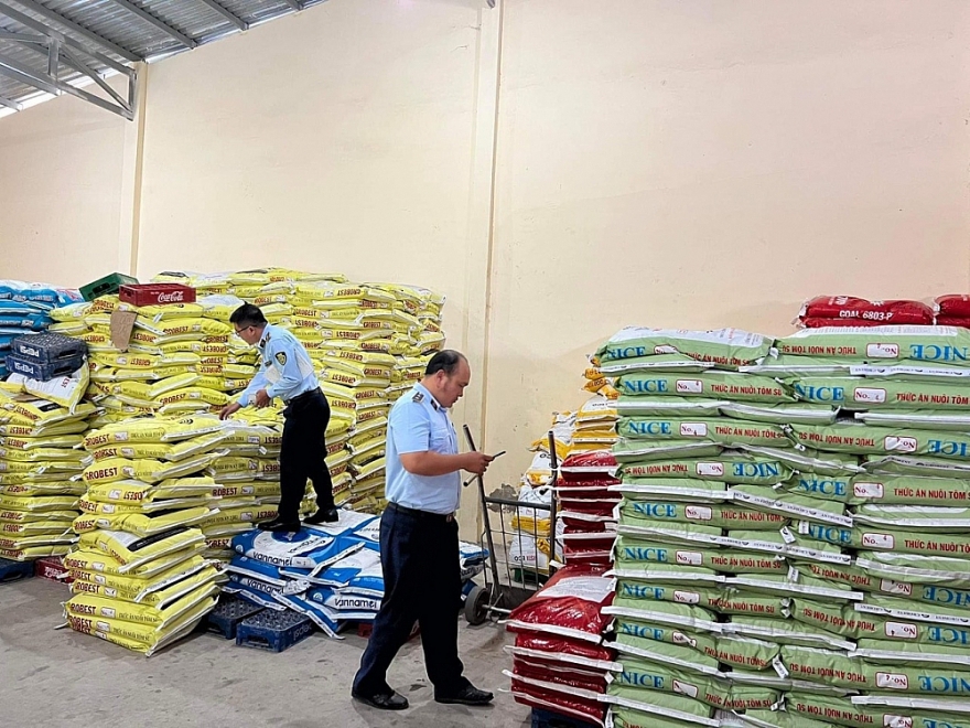 Bạc Liêu: Kịp thời phát hiện và tạm giữ trên 03 tấn thức ăn chăn nuôi hết hạn sử dụng Bạc Liêu: Kịp thời phát hiện và tạm giữ trên 03 tấn thức ăn chăn nuôi hết hạn sử dụng