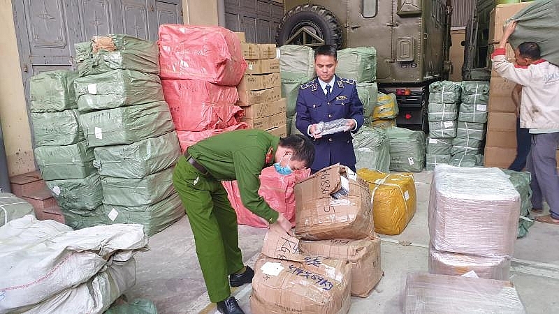 Lạng Sơn: Xử phạt 220 triệu đồng, tịch thu lượng lớn hàng hóa nhập lậu của 02 DN
