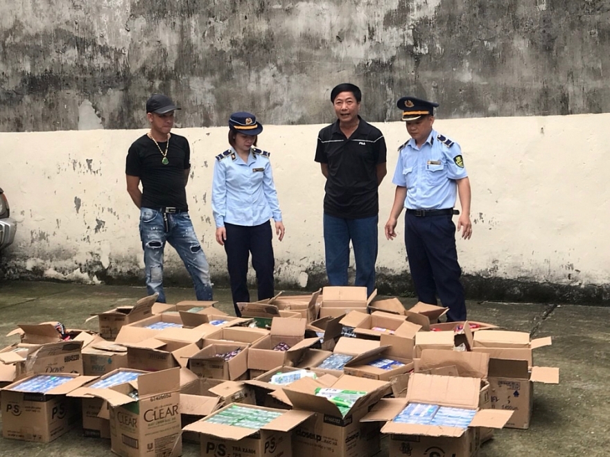 Tiêu huỷ trên 14.000 sản phẩm bột giặt, dầu gội, kem đánh răng giả mạo nhãn hiệu, nhập lậu Tiêu huỷ trên 14.000 sản phẩm bột giặt, dầu gội, kem đánh răng giả mạo nhãn hiệu, nhập lậu