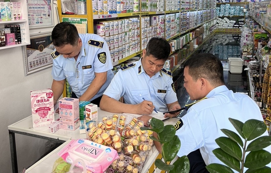 Vi phạm về nhãn hàng hóa, một cơ sở kinh doanh ở Thái Bình bị xử phạt hơn 10 triệu đồng Thái Bình: Xử phạt 10 triệu đồng cơ sở kinh doanh vi phạm về nhãn hàng hóa