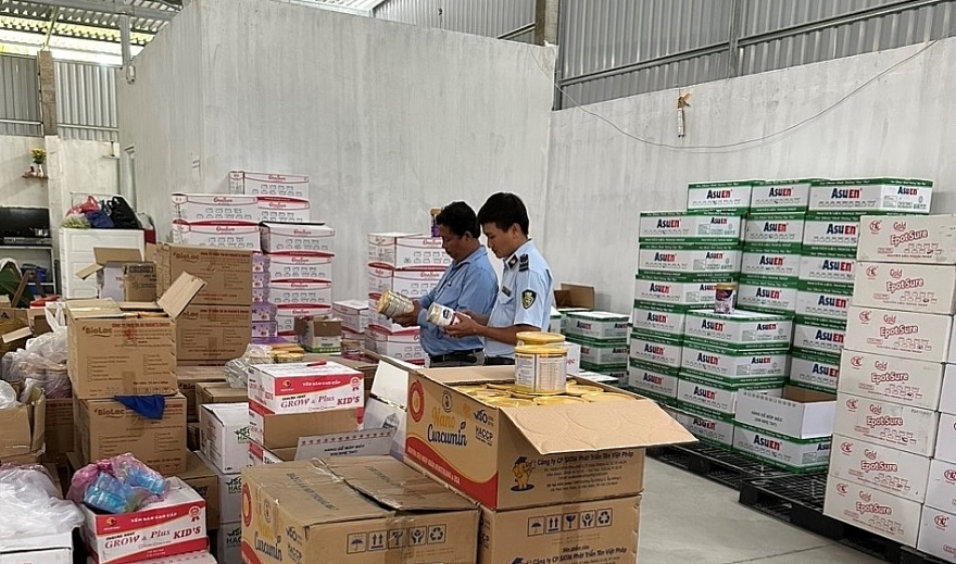 Tiền Giang: Buôn bán thực phẩm giả và không tự công bố sản phẩm, 01 Công ty bị xử phạt hơn 100 triệu đồng Tiền Giang: Buôn bán thực phẩm giả và không tự công bố sản phẩm, 01 Công ty bị xử phạt hơn 100 triệu đồng