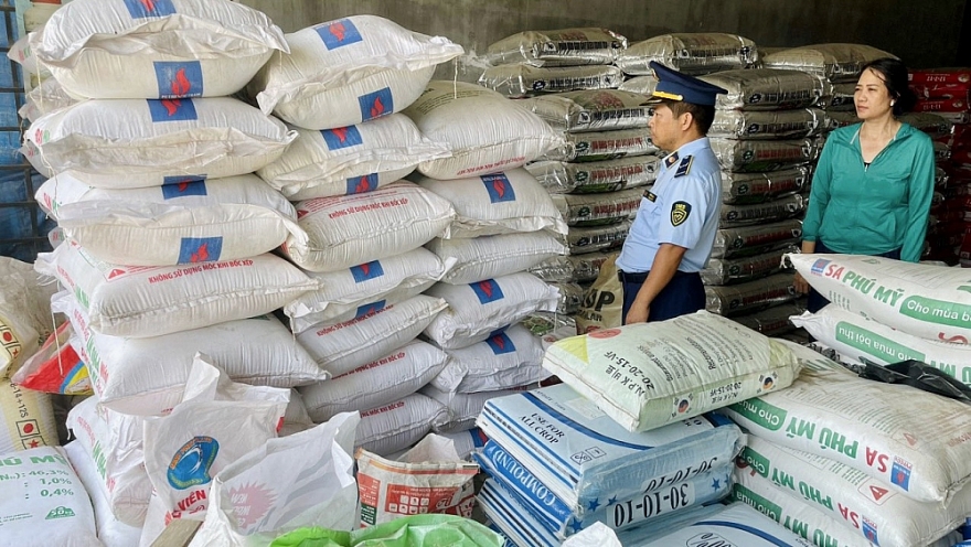 Gia Lai: Đội QLTT số 6 xử phạt 25 triệu đồng đối với 02 cơ sở kinh doanh phân bón Gia Lai: Đội QLTT số 6 xử phạt 25 triệu đồng đối với 02 cơ sở kinh doanh phân bón