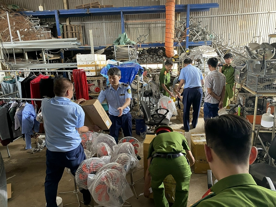 Bắc Ninh: Phạt hành chính 40 triệu đồng, tịch thu gần 3.000 linh kiện quạt điện nhập lậu