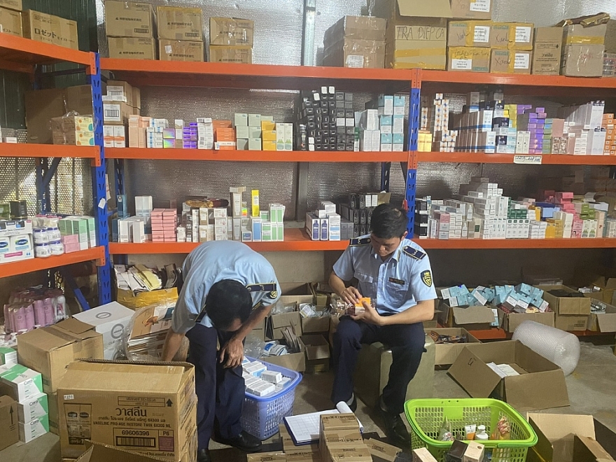 Đắk Lắk: Xử phạt 50 triệu đồng 02 cơ sở kinh doanh mỹ phẩm không rõ nguồn gốc xuất xứ trên mạng xã hội Đắk Lắk: Xử phạt 50 triệu đồng 02 cơ sở kinh doanh mỹ phẩm không rõ nguồn gốc xuất xứ trên mạng xã hội