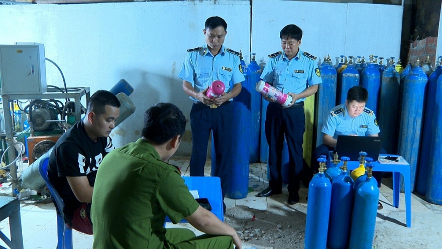 Phát hiện cơ sở sang triết khối lượng lớn khí N2O trái phép Phát hiện cơ sở sang triết khối lượng lớn khí N2O trái phép