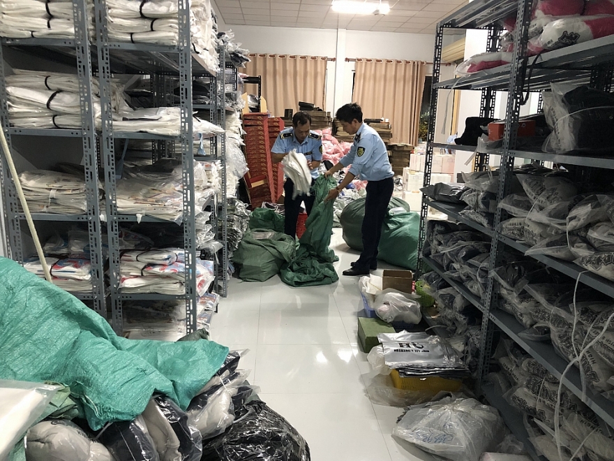 Bến Tre: Đề xuất xử phạt hộ kinh doanh bán hàng giả mạo nhãn hiệu nổi tiếng trên TikTok 170 triệu đồng Bến Tre: Đề xuất xử phạt hộ kinh doanh bán hàng giả mạo nhãn hiệu nổi tiếng trên TikTok 170 triệu đồng