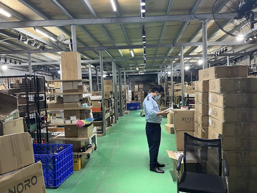 TPHCM: Tạm giữ lô mỹ phẩm nhập lậu giá trị gần 6 tỷ đồng