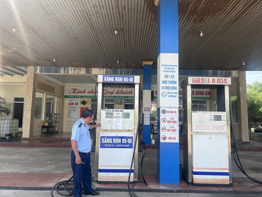 Quảng Bình: Xử phạt 15 triệu đồng đối với doanh nghiệp xăng dầu vi vi phạm quy định về biển hiệu Quảng Bình: Xử phạt 15 triệu đồng đối với doanh nghiệp xăng dầu vi vi phạm quy định về biển hiệu