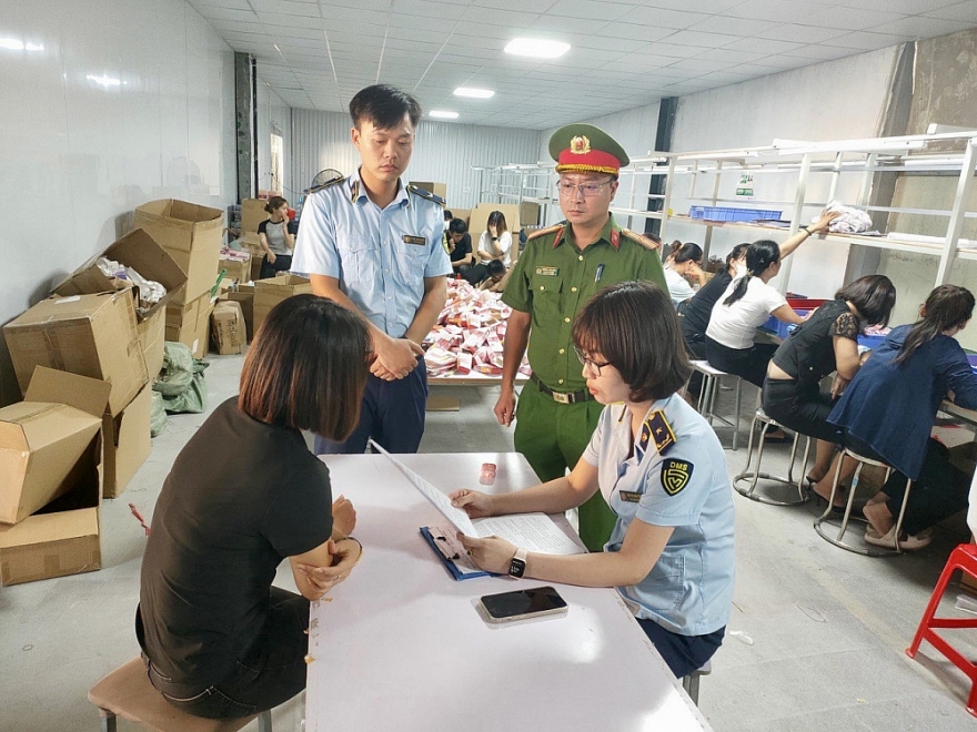 Lập kỷ lục mới về việc ngăn chặn thuốc lá điện tử nhập lậu Lập kỷ lục mới về việc ngăn chặn thuốc lá điện tử nhập lậu