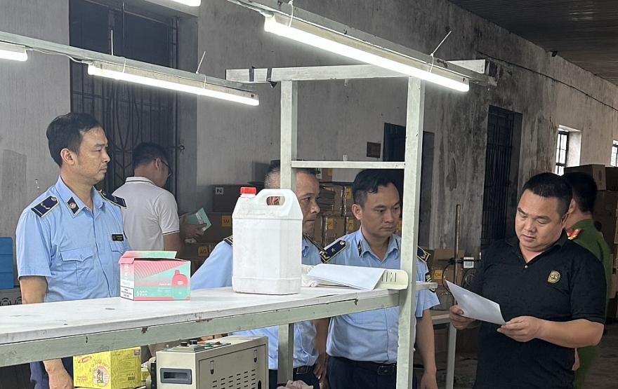 Lập kỷ lục mới về việc ngăn chặn thuốc lá điện tử nhập lậu Lập kỷ lục mới về việc ngăn chặn thuốc lá điện tử nhập lậu