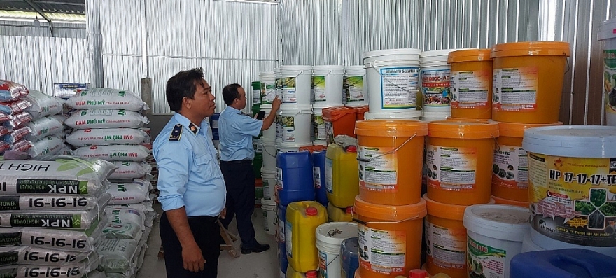 Cục QLTT Vĩnh Long: Thu nộp ngân sách gần 2,2 tỷ đồng 6 tháng đầu năm 2024 Cục QLTT Vĩnh Long: Thu nộp ngân sách gần 2,2 tỷ đồng 6 tháng đầu năm 2024