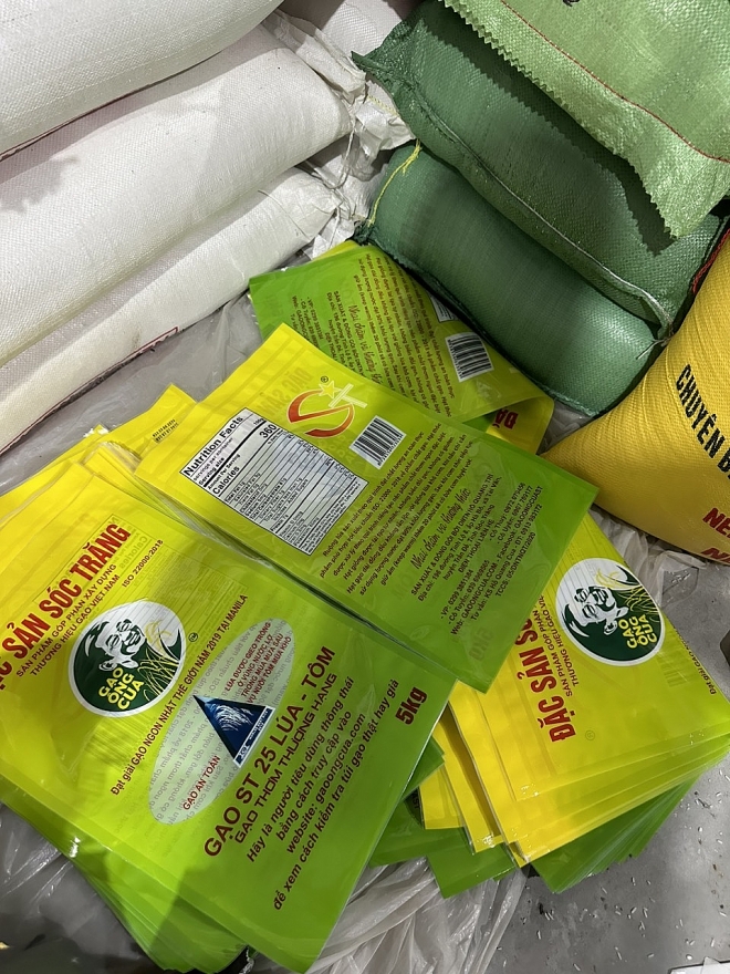 Phát hiện cơ sở sản xuất giả mạo Gạo Ông Cua bán trên Shopee