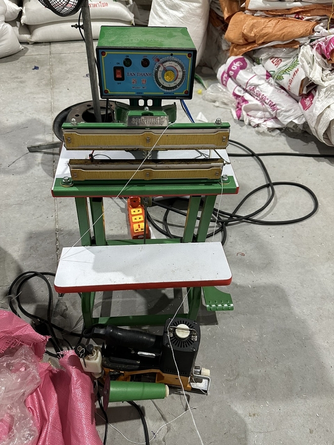 Phát hiện cơ sở sản xuất giả mạo Gạo Ông Cua bán trên Shopee