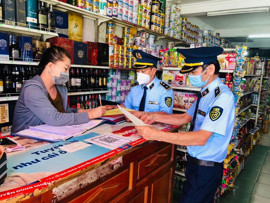 Hà Tĩnh: Đội QLTT số 4 tăng cường ký quy chế phối hợp với các xã, phường, thị trấn và ký cam kết với các cơ sở sản xuất, kinh doanh