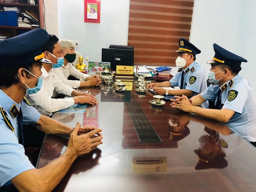 Hà Tĩnh: Đội QLTT số 4 tăng cường ký quy chế phối hợp với các xã, phường, thị trấn và ký cam kết với các cơ sở sản xuất, kinh doanh